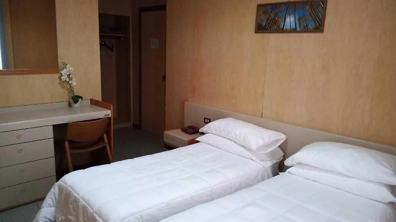 hotel socrate Lavena Ponte Tresa 3*,
