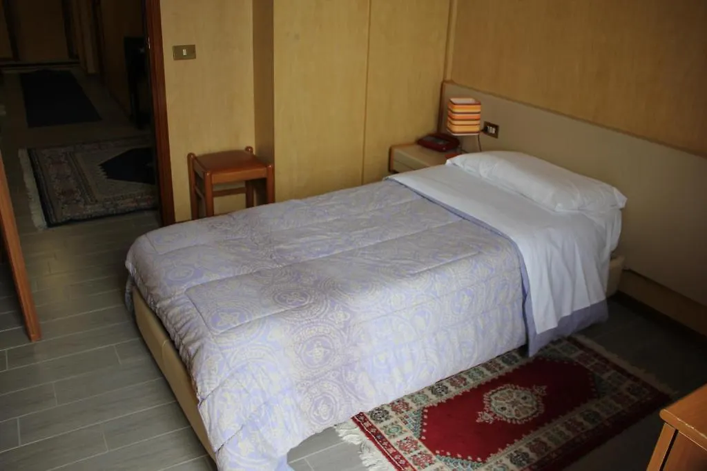 hotel socrate Lavena Ponte Tresa 3*,