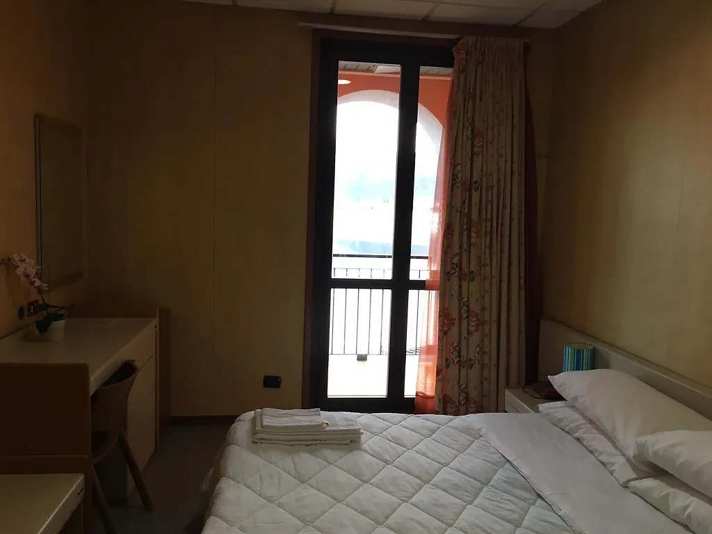 hotel socrate Lavena Ponte Tresa