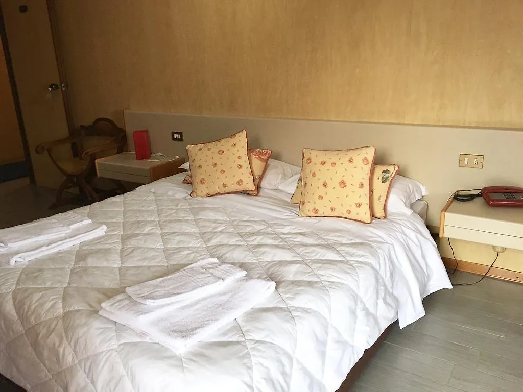 Hotel Socrate Lavena Ponte Tresa Italy