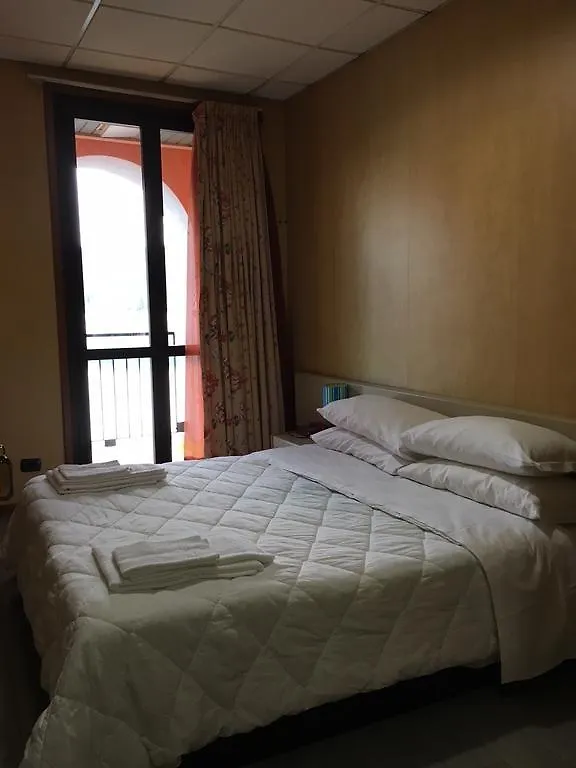Hotel Socrate Lavena Ponte Tresa 3*,  Italy